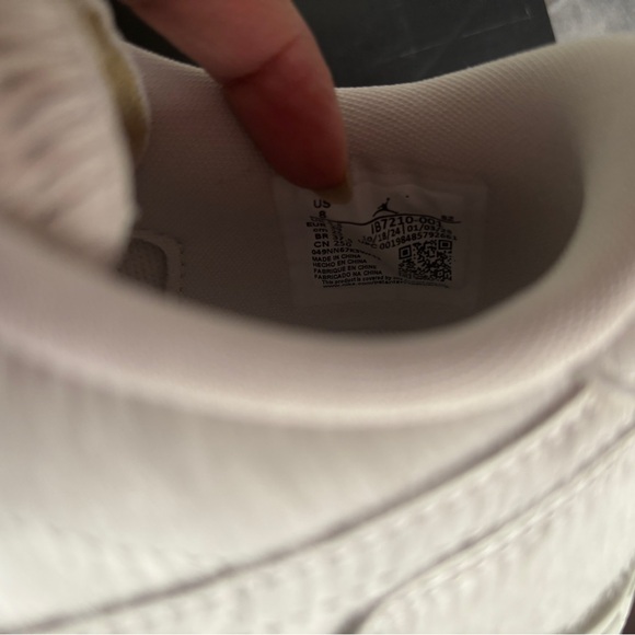 Jordan 1 Brooklyn Low - Picture 16 of 17